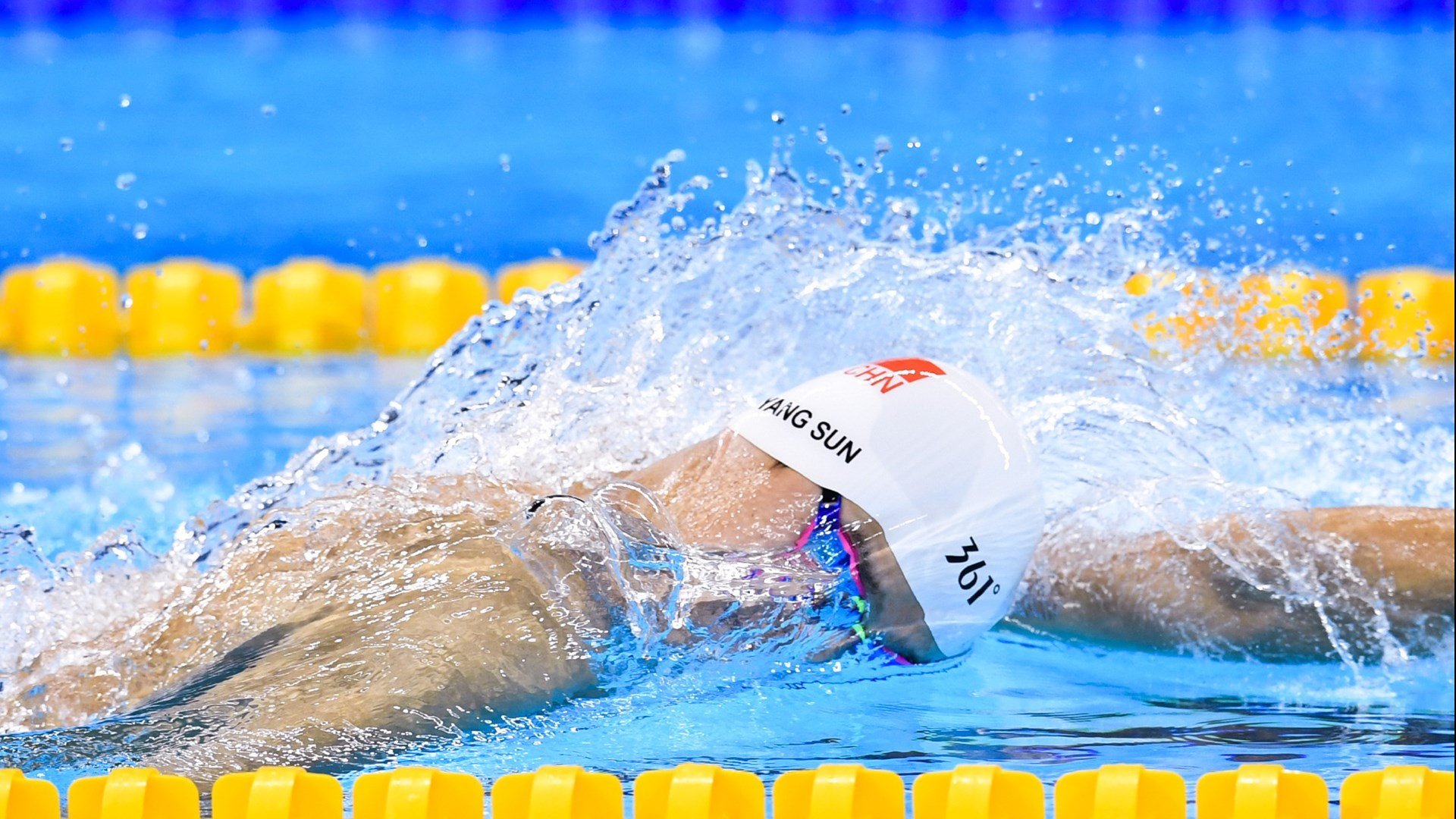 “萨尔·巴赫在南非国家队的首秀:展现非凡潜力”