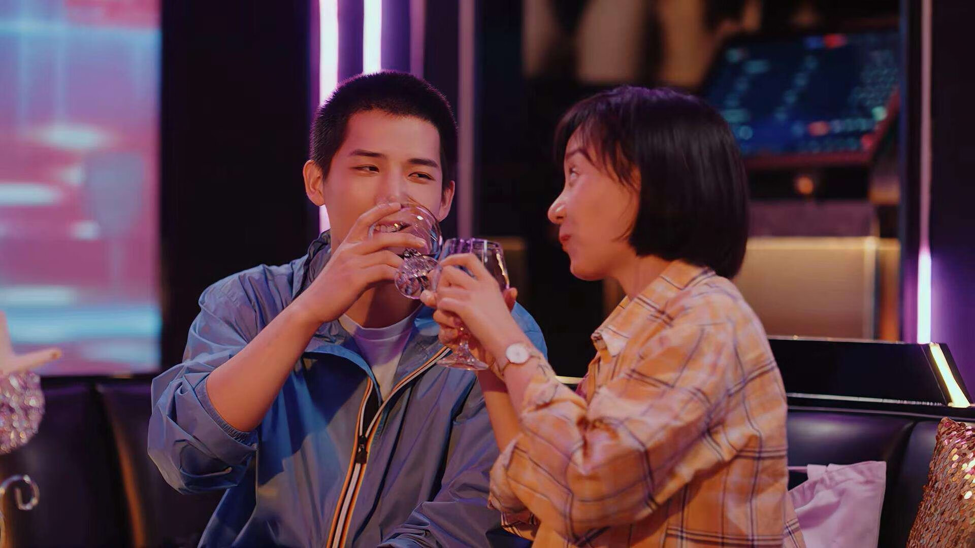 选手退役后参与内容制作成为人气主播,选手退役文案