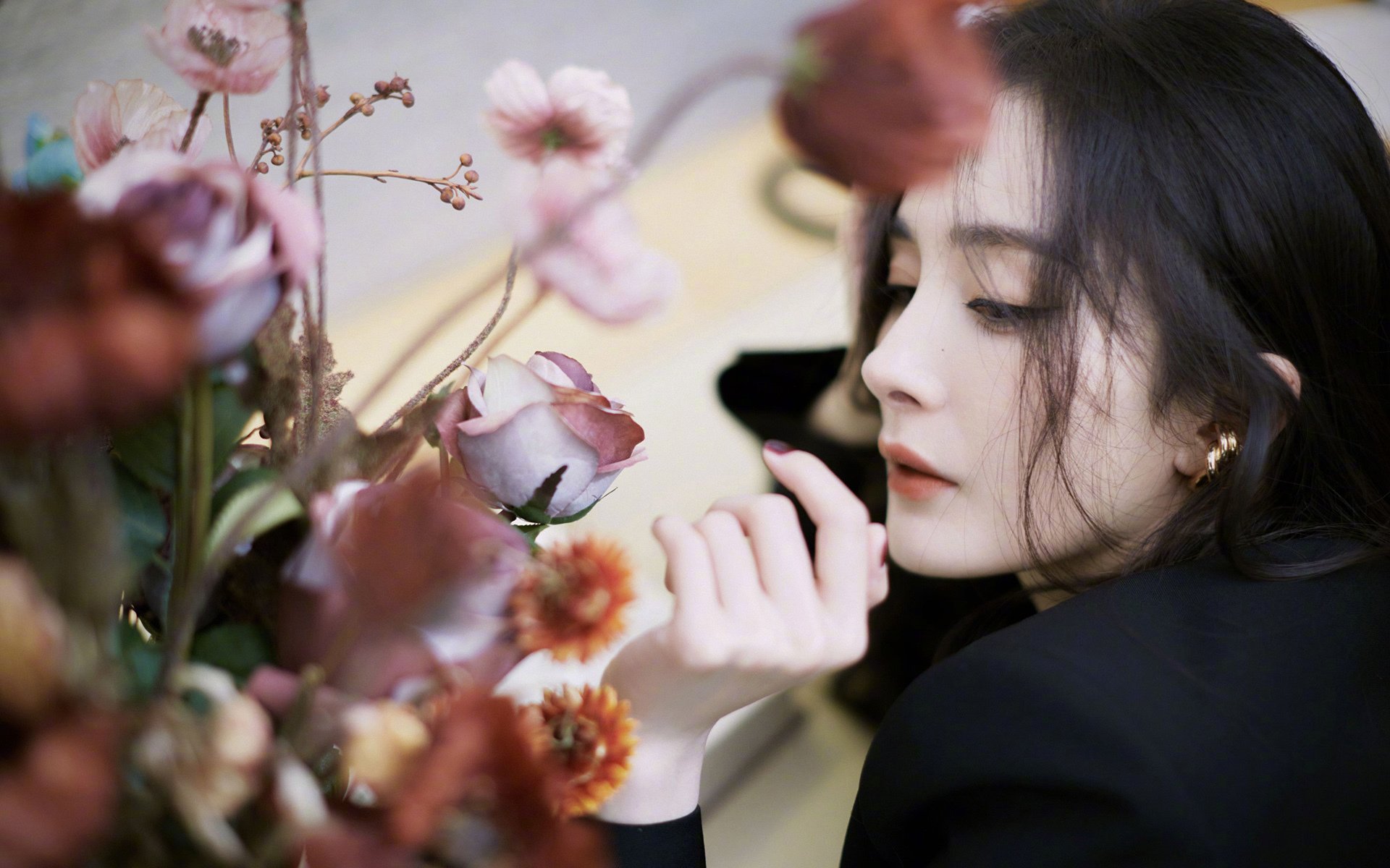 防守反击中场转换精准，无失误，防守反击动作